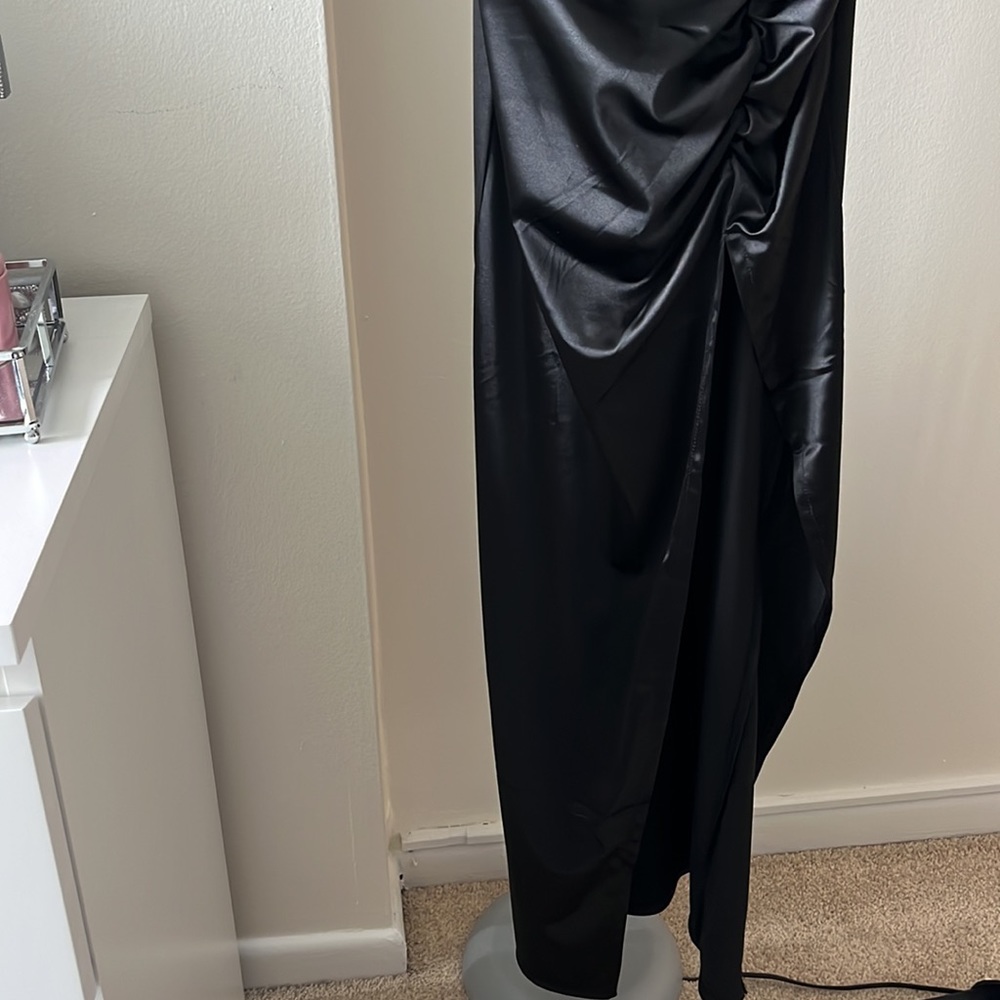 Black Dress - Picture 2 of 3
